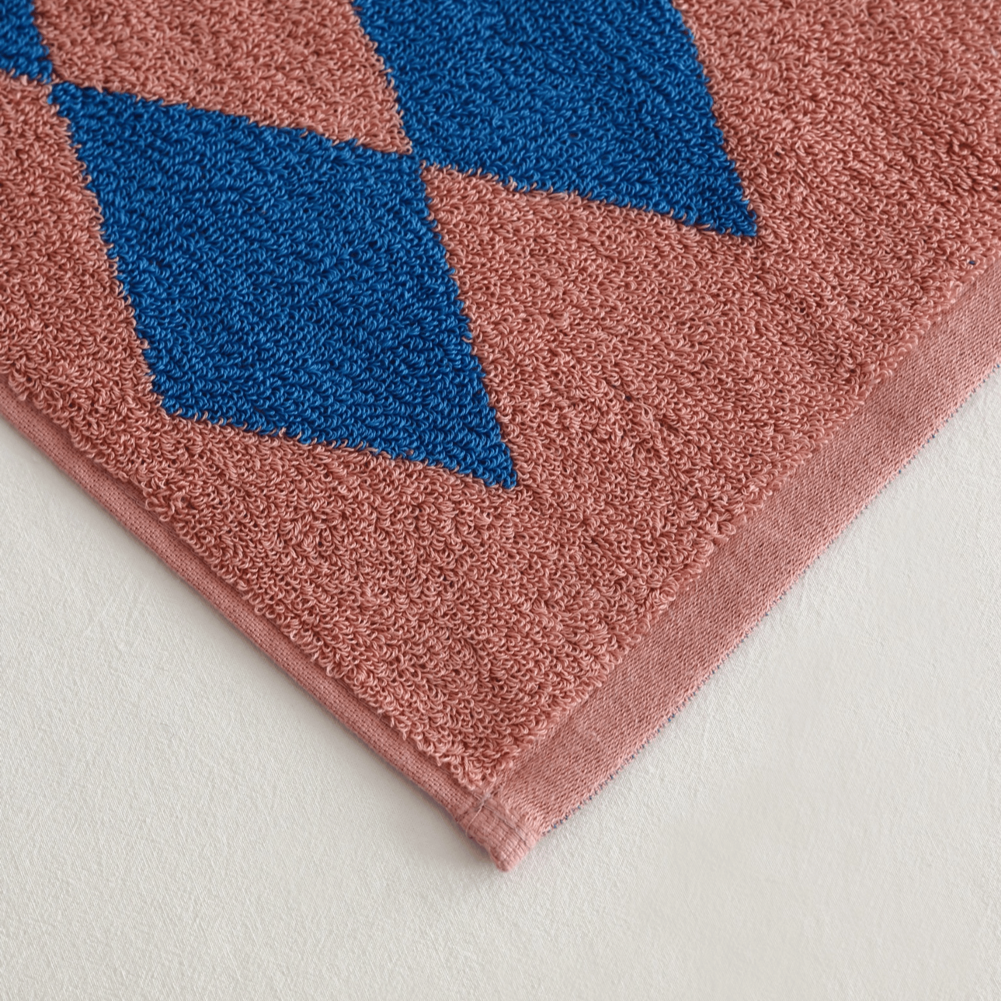 Soft Blue Diamond Cotton Towel — Retro Nordic Style, Bath Towels, Randvik 100%